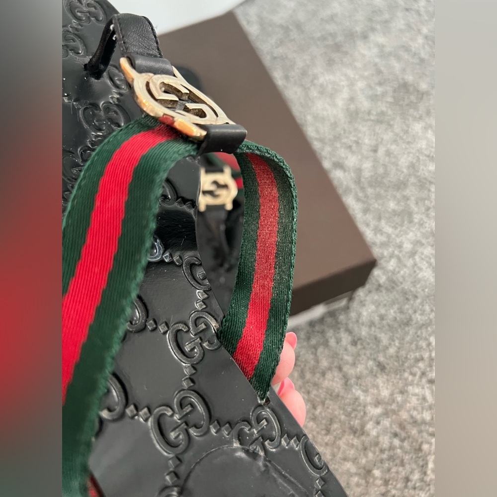Gucci Black Lifford Sandals with Red and Green Straps - Picture 4 of 11